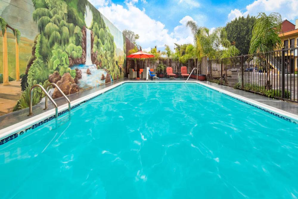 Travelodge by Wyndham Burbank-Glendale